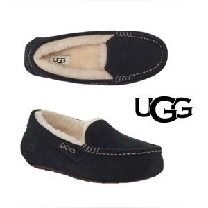 UGG woman size 10 Black original brand Ansley Water Resistant Slipper
UGG®